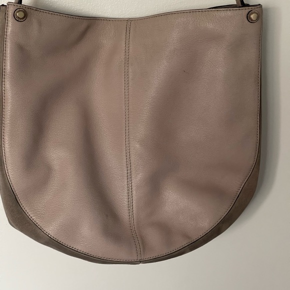 KATE SPADE ♠️ NEW YORK
Leather Shoulder Bag - Picture 2 of 8